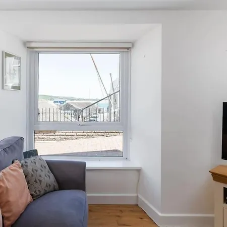 Charming 3 Bedroom Harbour With Parking * Penzance