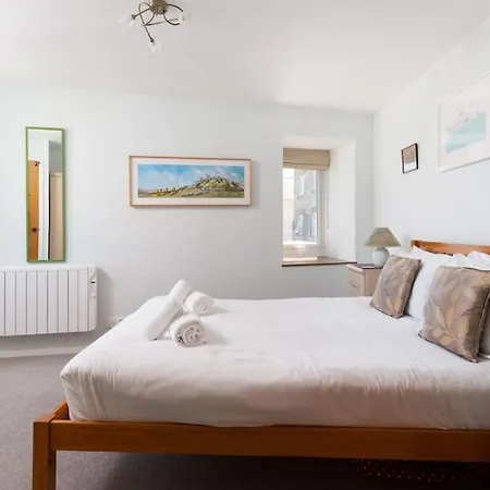 Charming 3 Bedroom Harbour With Parking Holiday home Penzance