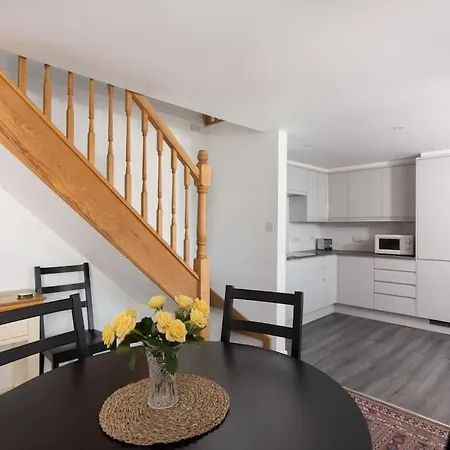 Holiday home Charming 3 Bedroom Harbour With Parking